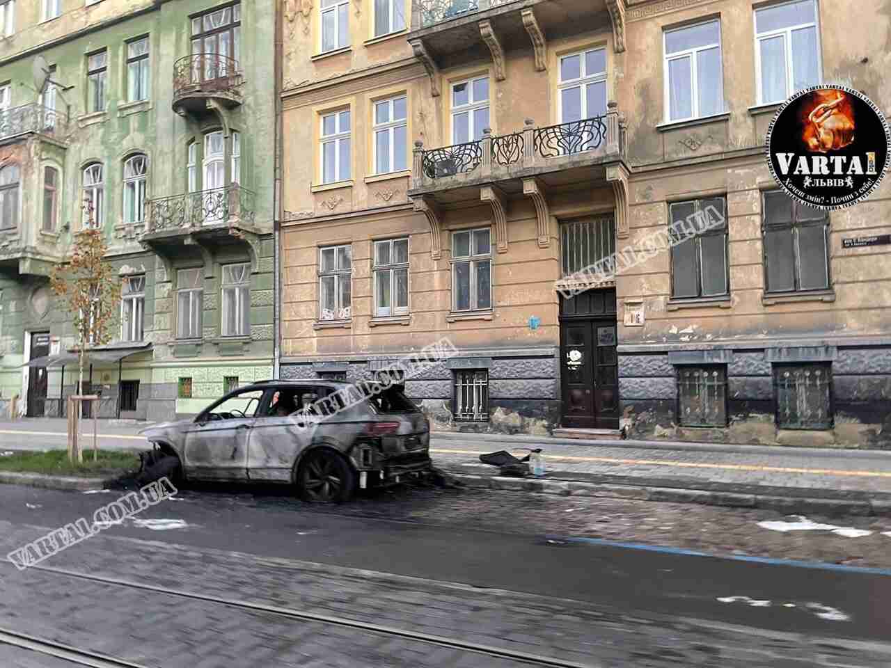 У Львові згорів автомобіль (ФОТО)