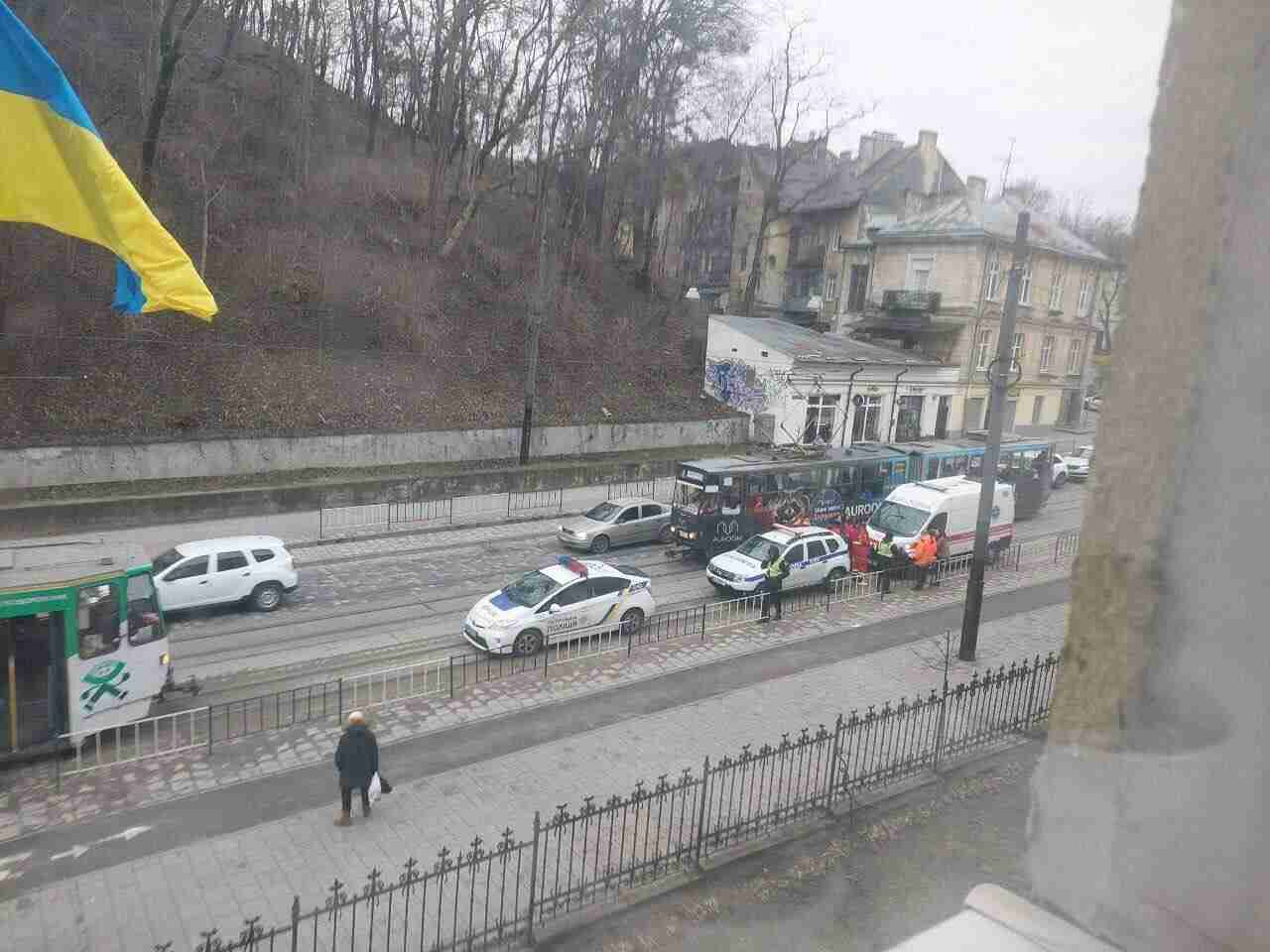 У Львові зупинили рух трамваїв: причина (ФОТО)