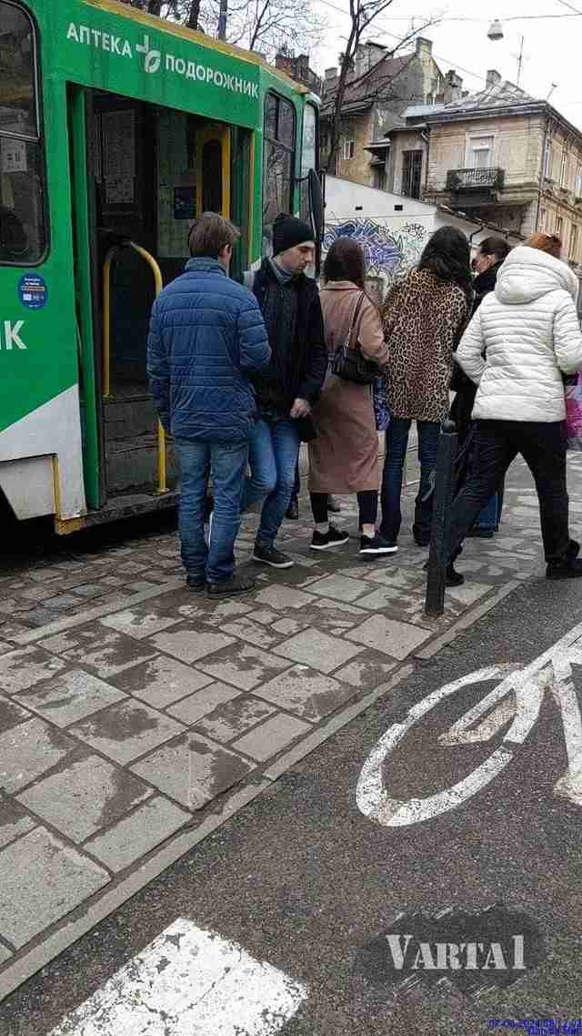 У Львові зупинили рух трамваїв: причина (ФОТО)