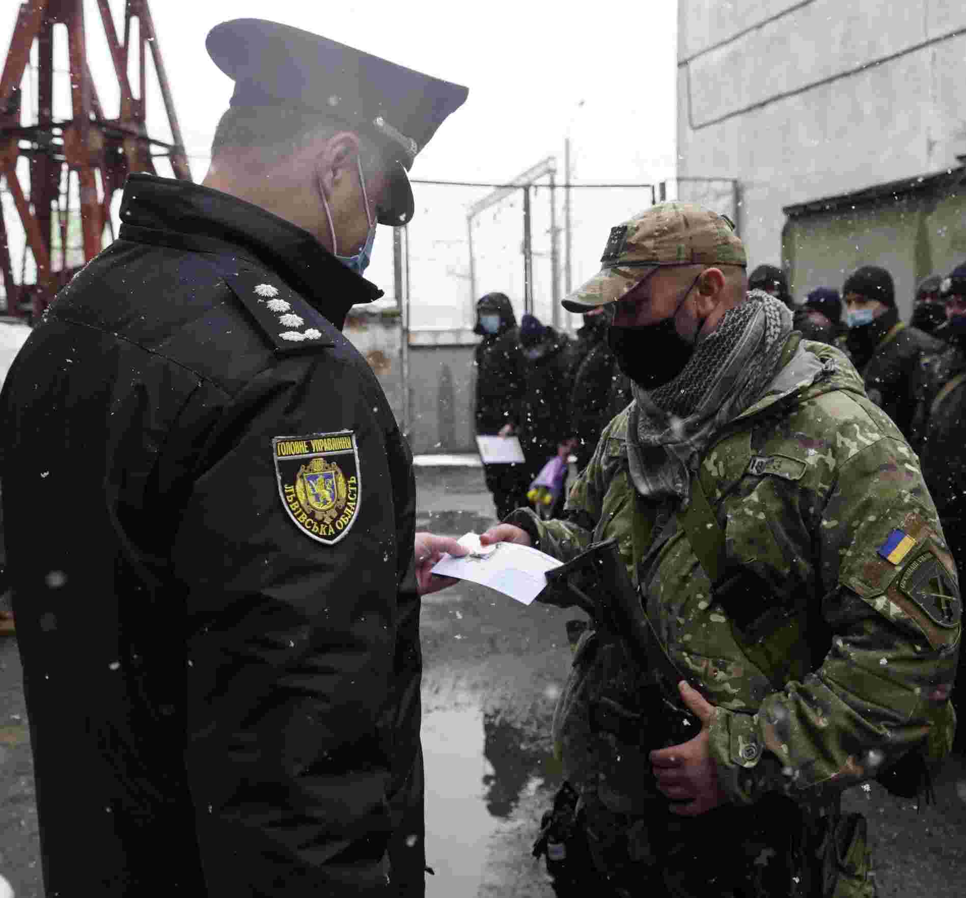 У Львові зустріли поліцейських, які повернулися із зони проведення ООС (фото)