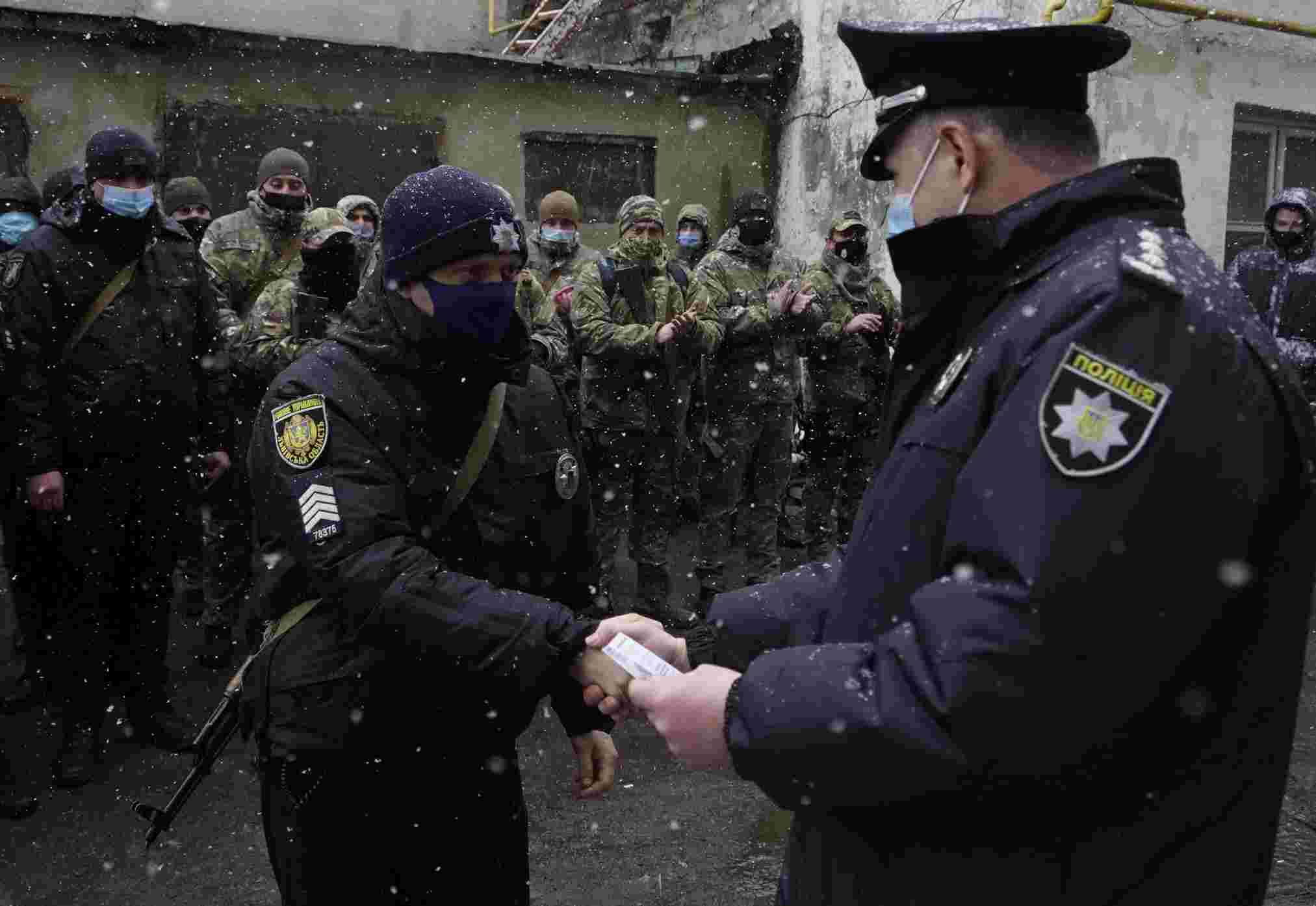 У Львові зустріли поліцейських, які повернулися із зони проведення ООС (фото)