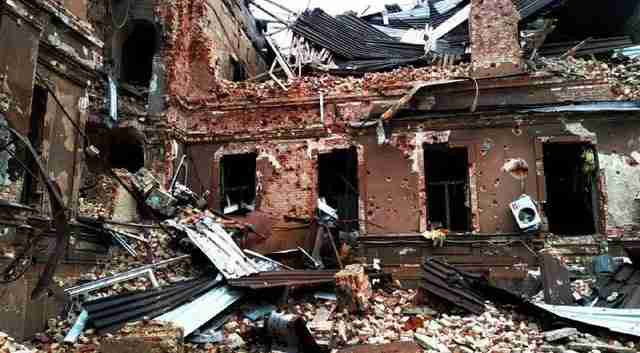 У Маріуполі російські окупанти спалили 180 тис. книжок та 4 бібліотеки (ФОТО)