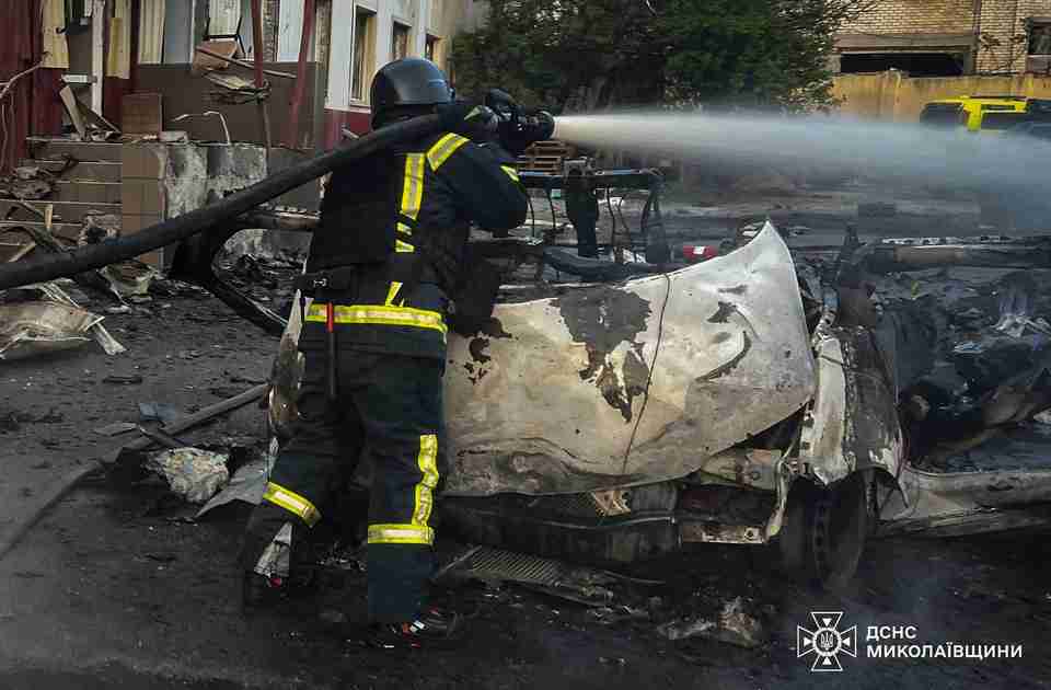 У Миколаєві стався вибух на парковці: загинули військові (ФОТО)