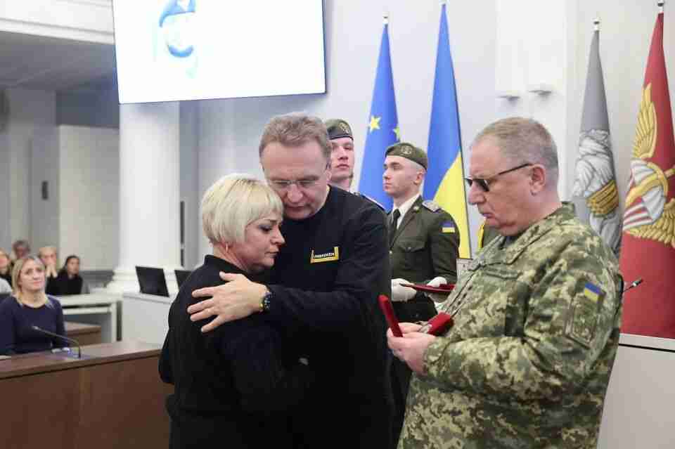 У міській раді Львова посмертно нагородили львів'ян, які загинули від рук окупантів боронячи незалежність України (ФОТО)