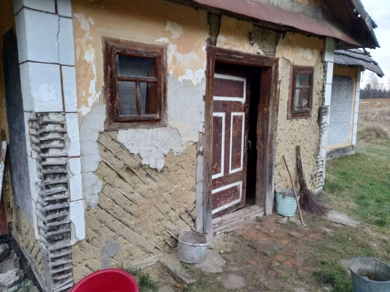У Мостиському районі п’яний чоловік «замінував» будинок свого сусіда (фото)