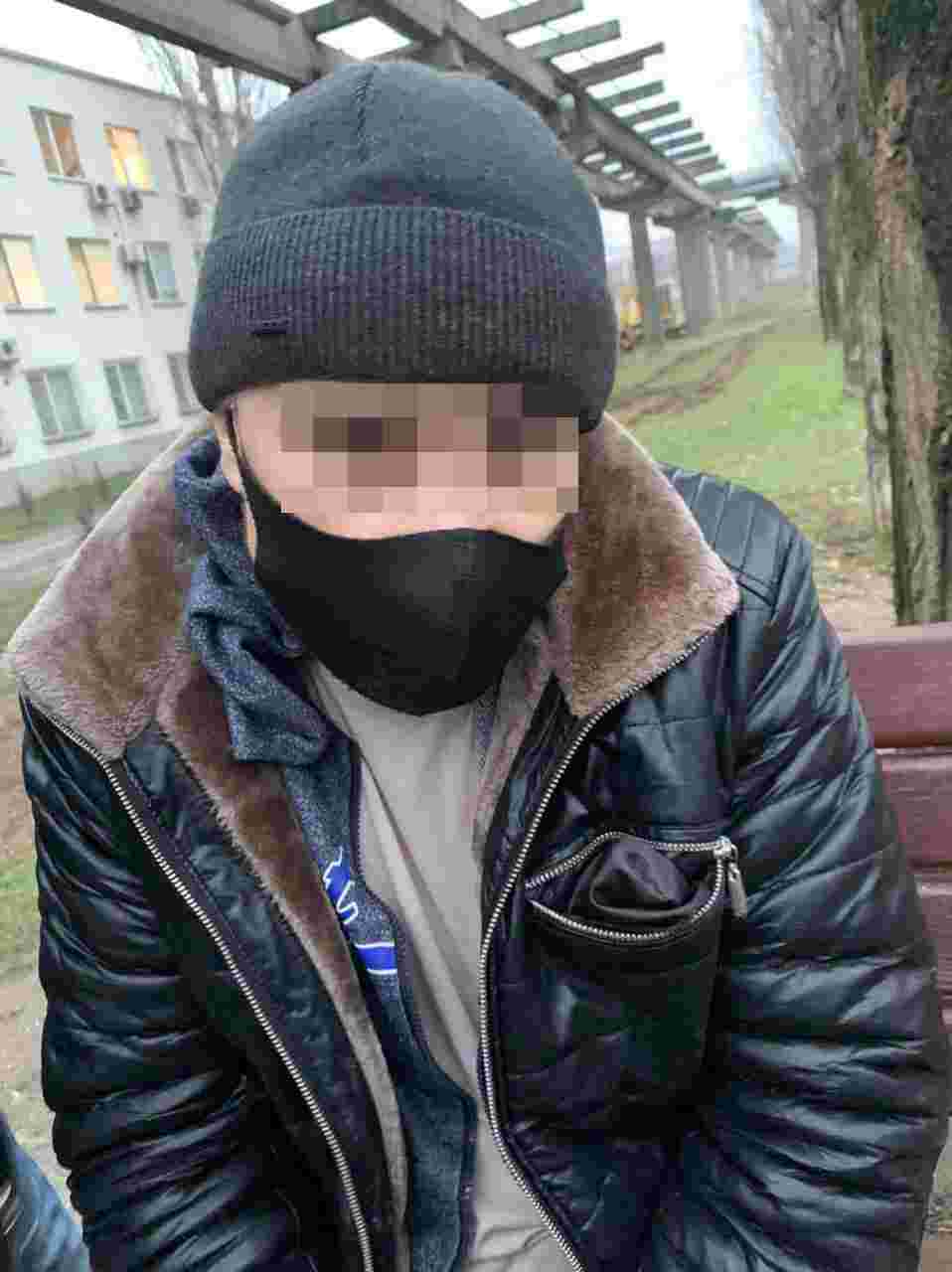 У Миколаєві оперативники затримали афериста, який працював за схемою «Ваш родич потрапив в ДТП (фото)
