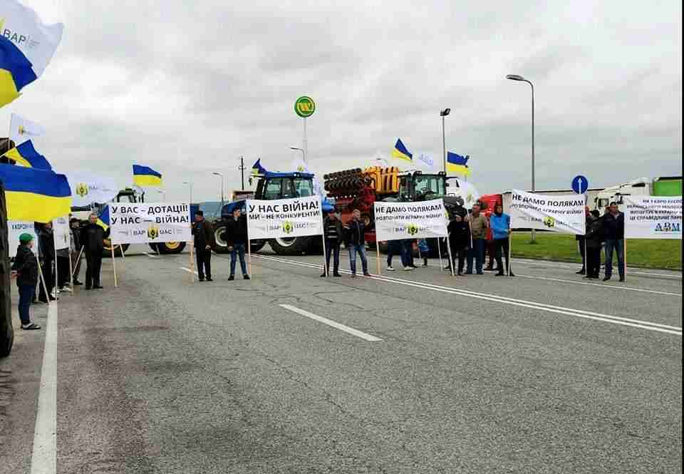 «У нас війна, ми не конкуренти!»: українці влаштували мітинг на кордоні з Польщею (ФОТО)