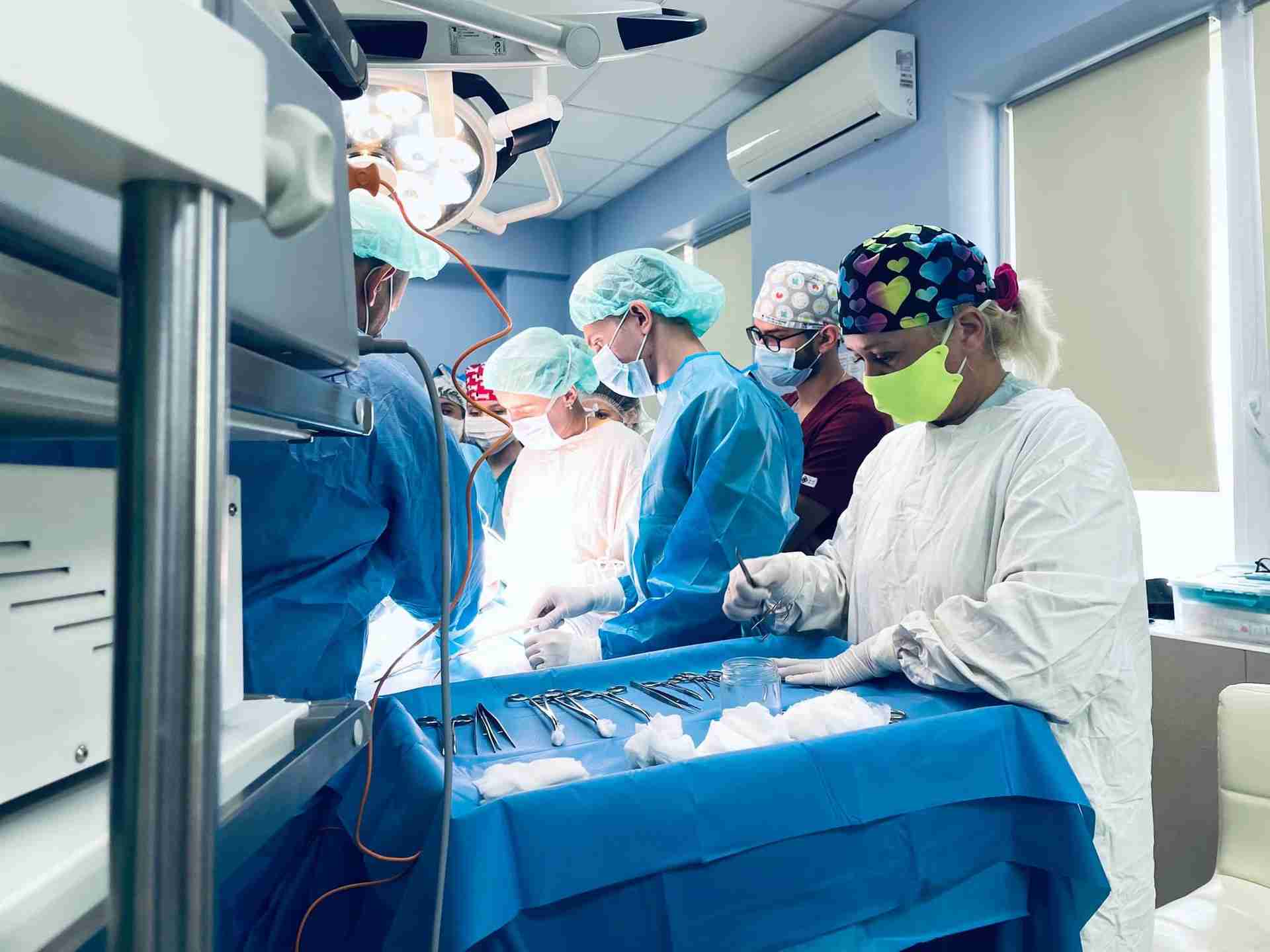 У новонародженої дівчинки львівські хірурги видалили величезну пухлину вагою 1 кілограм (ФОТО)