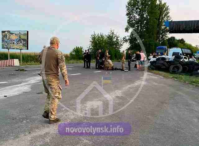 У Нововолинську поліцейський збив на смерть двох людей на блокпості (ФОТО 18+)
