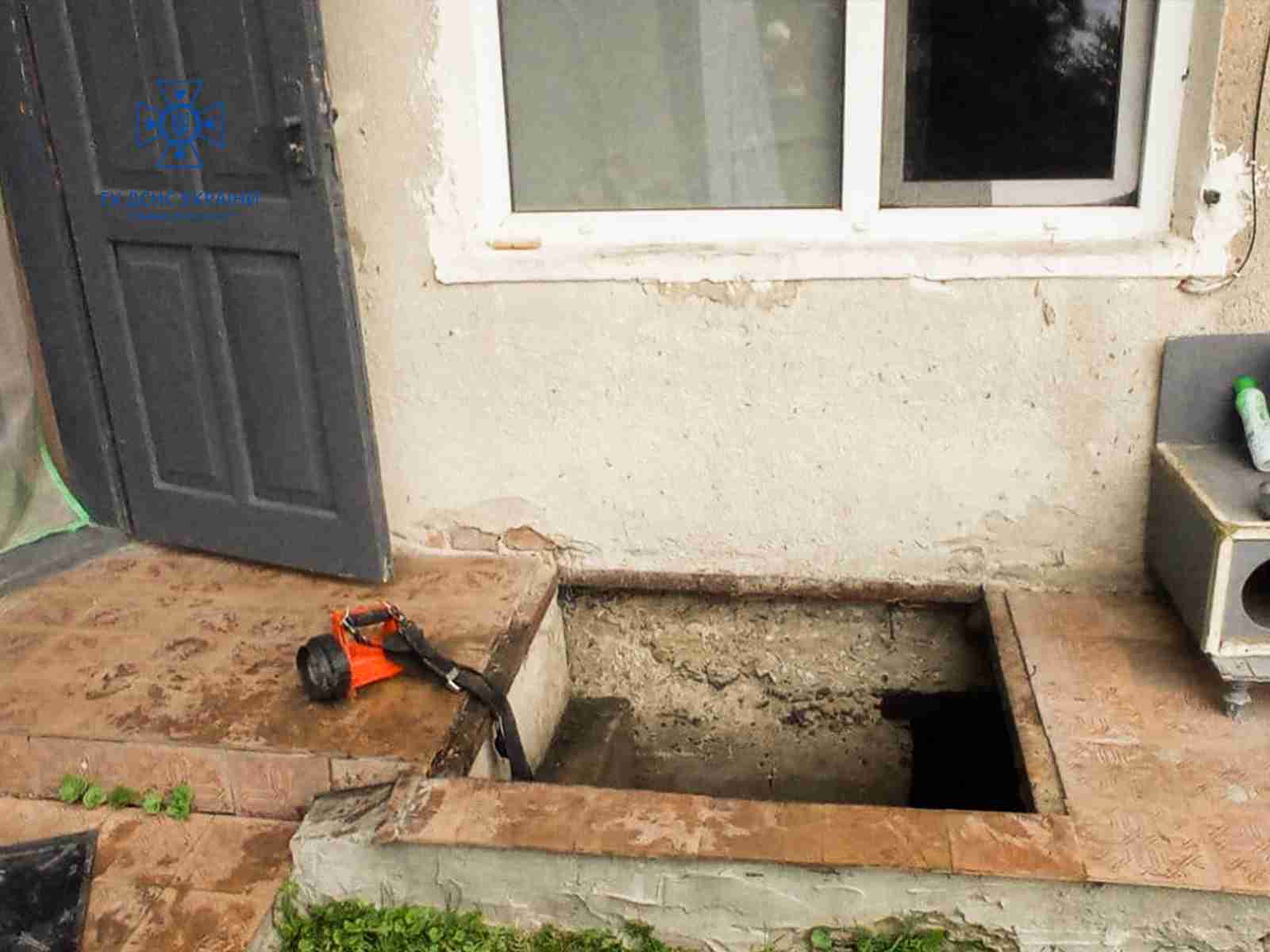 У підвалі будинку на Львівщині знайшли мертвими жінку і трьох чоловіків (ФОТО)