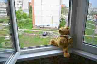У поліції повідомили деталі падіння хлопчика з вікна в Дрогобичі