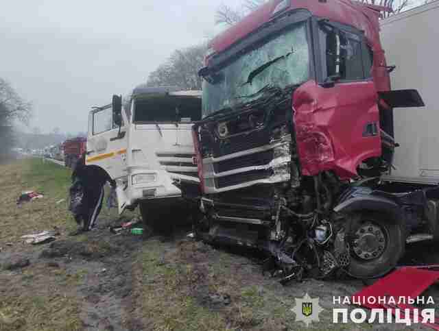 У поліції прокоментували моторошну ДТП двох вантажівок на Львівщині (ФОТО)