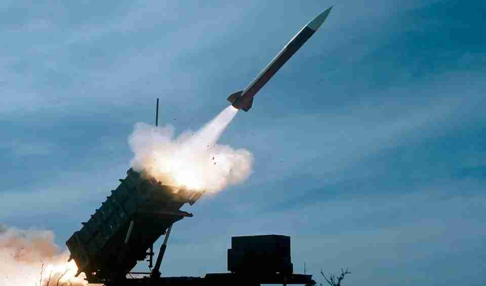 У Польщі розглядають варіант збиття російських ракет над Україною