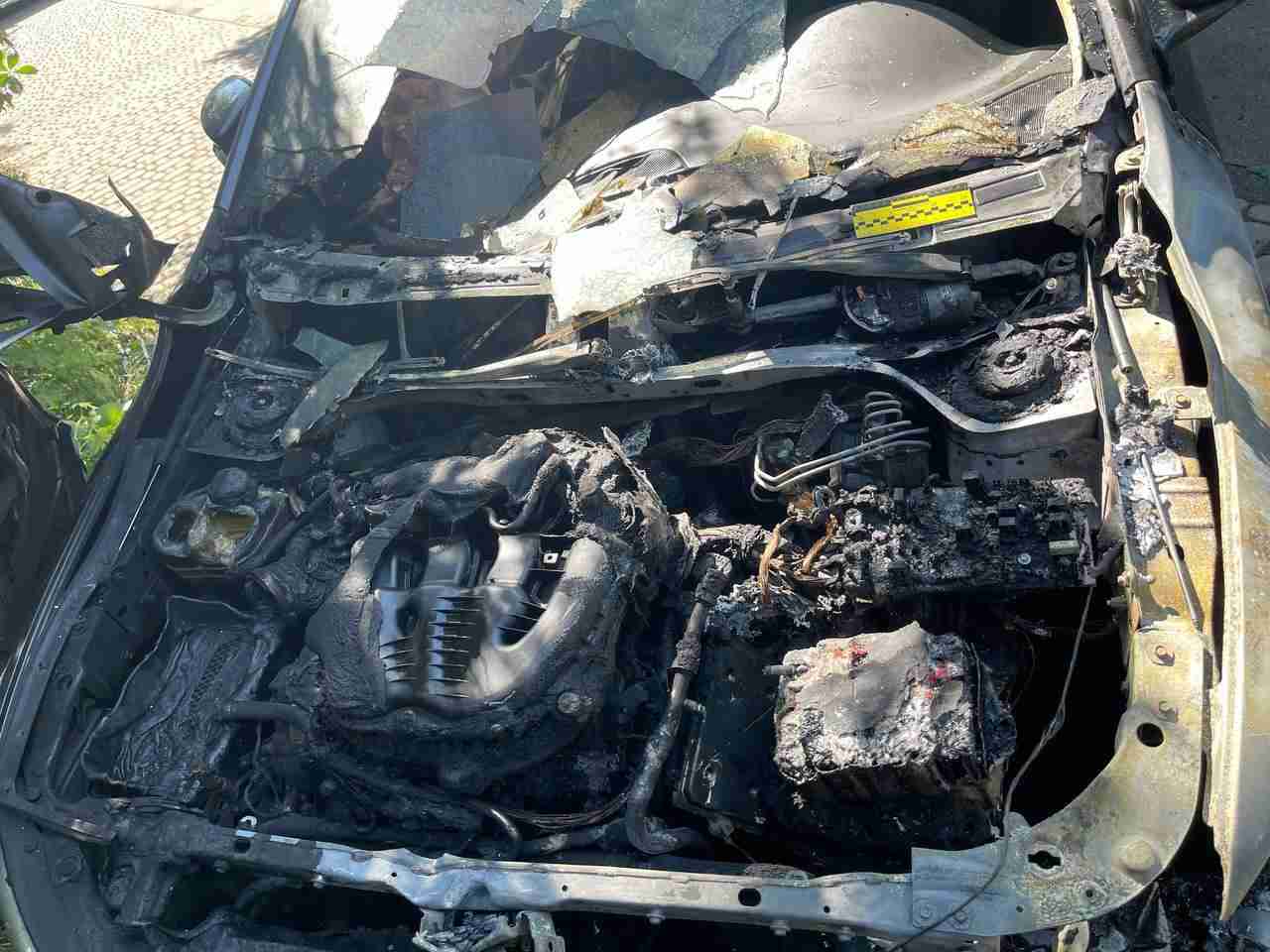 У Рівному підпалили автомобіль відомого журналіста (ФОТО)