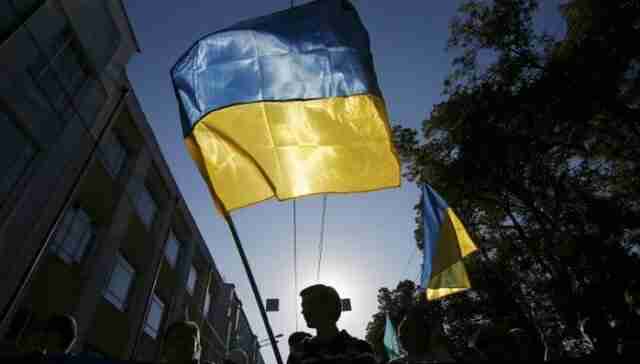 У Ризі затримано чоловіка, який побив юнака з українським прапором