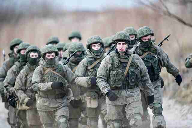 У росії поблизу українського кордону зосереджено велике угрупування окупантів