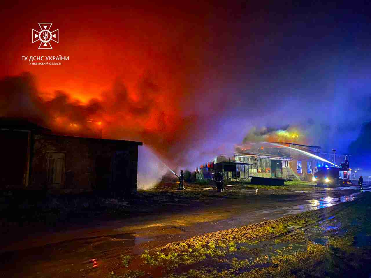 У рятувальників прокоментували пожежу в Радехові (ФОТО)