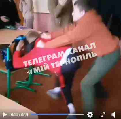 У школі на Тернопільщині фіксують побиття дітей і виставляють у мережу: поліція проводить перевірку