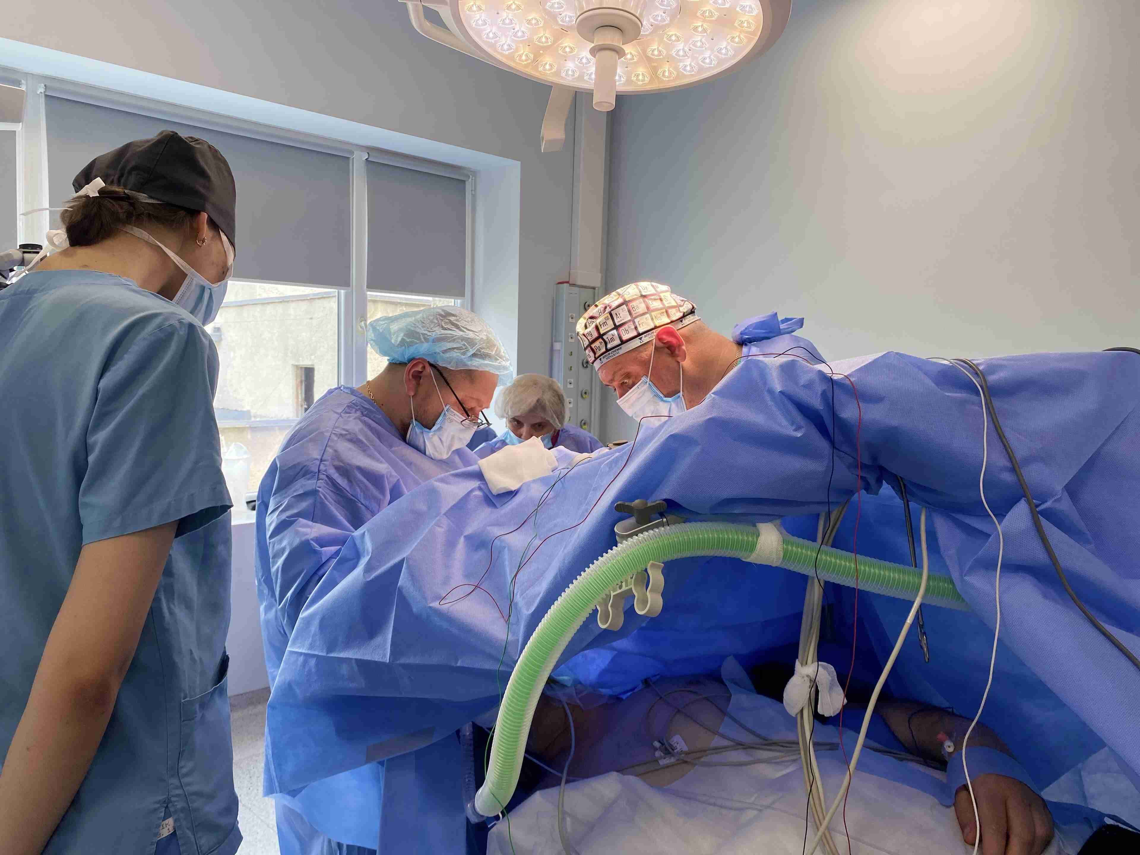 У свідомості під час операції на мозку: львівські лікарі провели унікальну операцію (ФОТО)