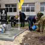 У Троїцькому встановили пам’ятник Герою України Тарасу Матвіїву (фото)