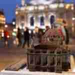 У центрі Львова відкрили мініатюру Оперного театру із шрифтом Брайля