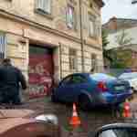 У центрі Львова водій автівки врізався в стіну житлового будинку (фото)