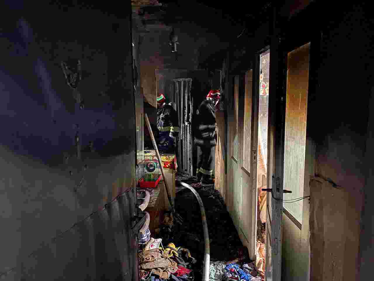 У Вінницькій області внаслідок пожежі в квартирі загинули 8-річна дівчинка та її бабуся (фото/відео)