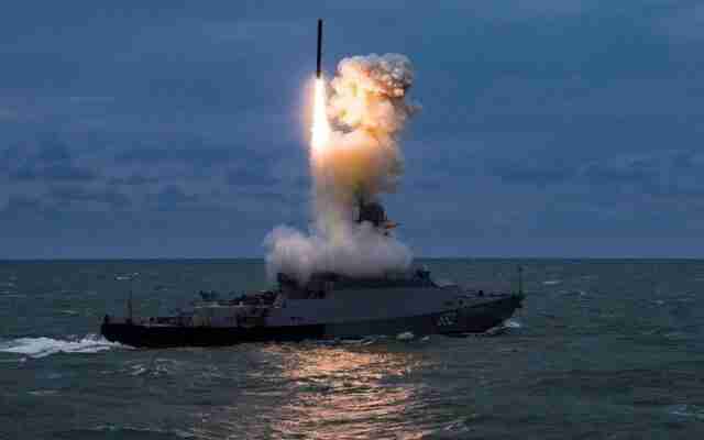 У ВМС повідомили кількість носіїв ракет у морях і їх загальний залп (ФОТО)