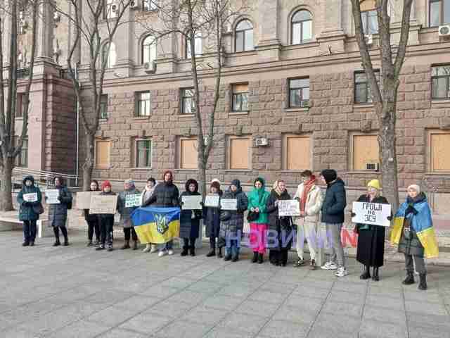 Учасників акції «Гроші на ЗСУ» в Миколаєві не впустили в укриття міськради