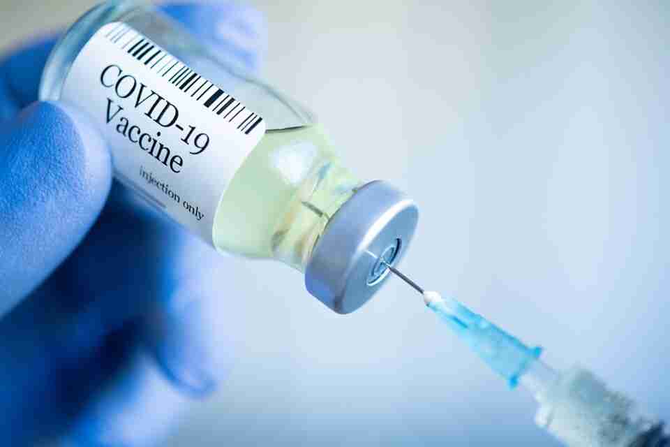 Україна отримала велику кількість доз COVID-вакцини: деталі
