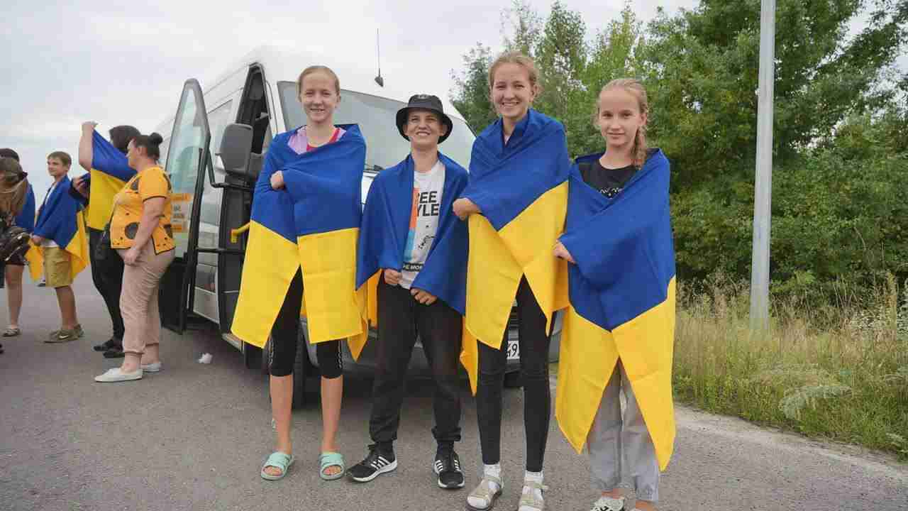 Україна повернула 11 дітей, яких росіяни тримали на окупованій частині Херсонщини
