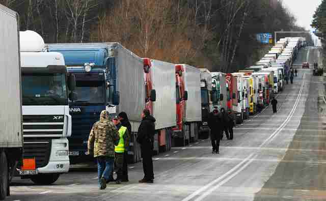 Україна та Польща домовилися про умови розблокування кордону для руху вантажівок
