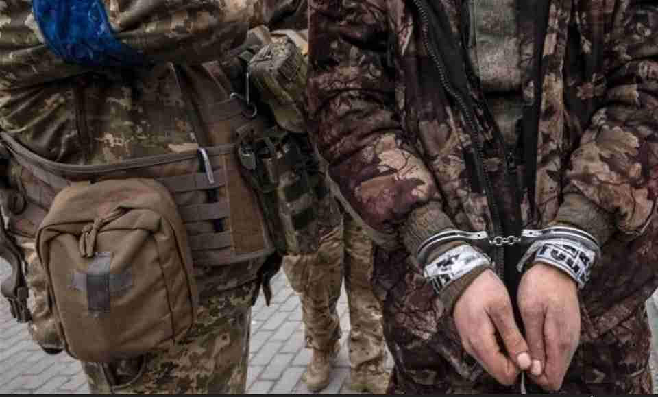 Україна закликає світ не допустити судилище над полоненими у Маріуполі