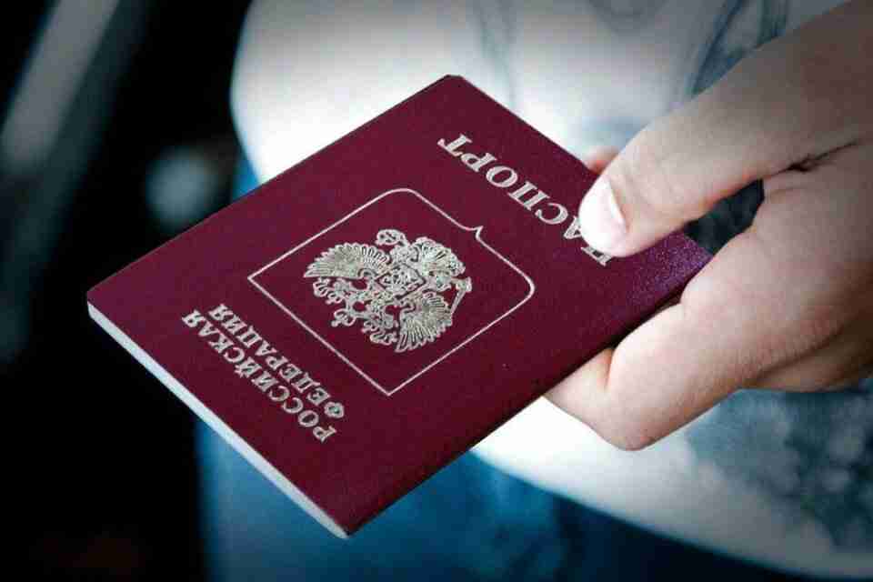 Українцям в окупації радять брати російські паспорти для збереження життя - омбудсмен