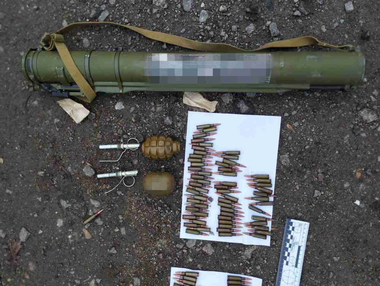 Українець посеред вулиці продавав продавав гранатомет і набої (ФОТО)