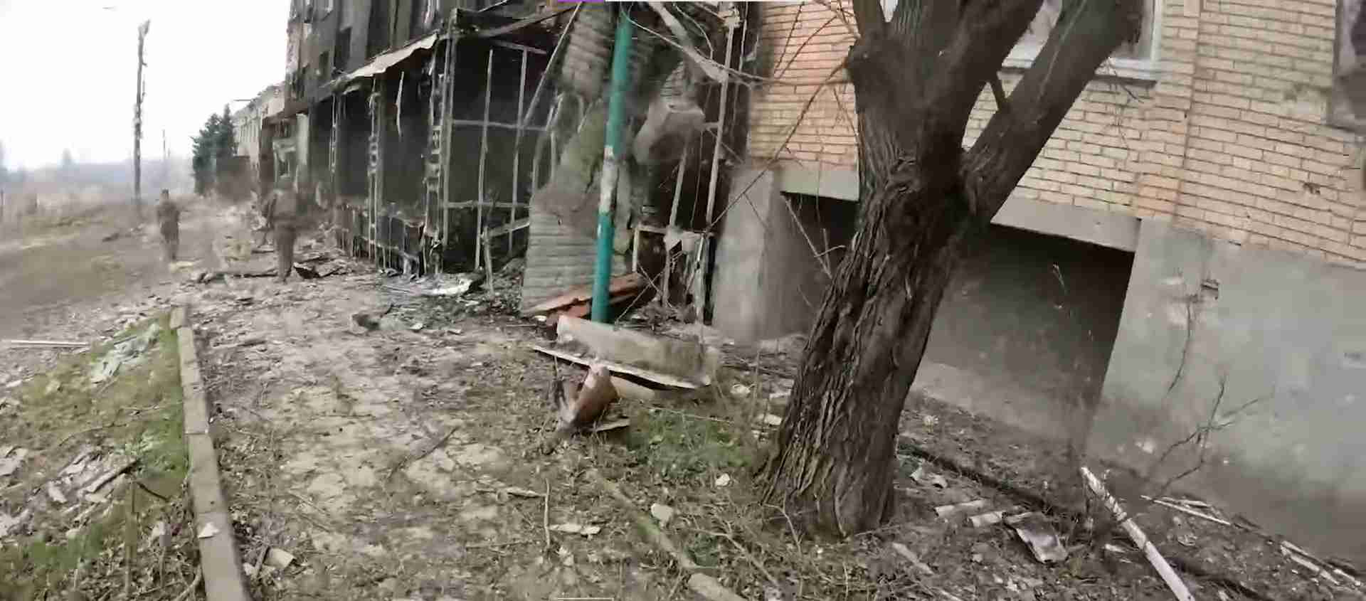 Українські бійці показали кадри вуличних боїв у Бахмуті, на захоплення якого рф кинула підкріплення (ВІДЕО)