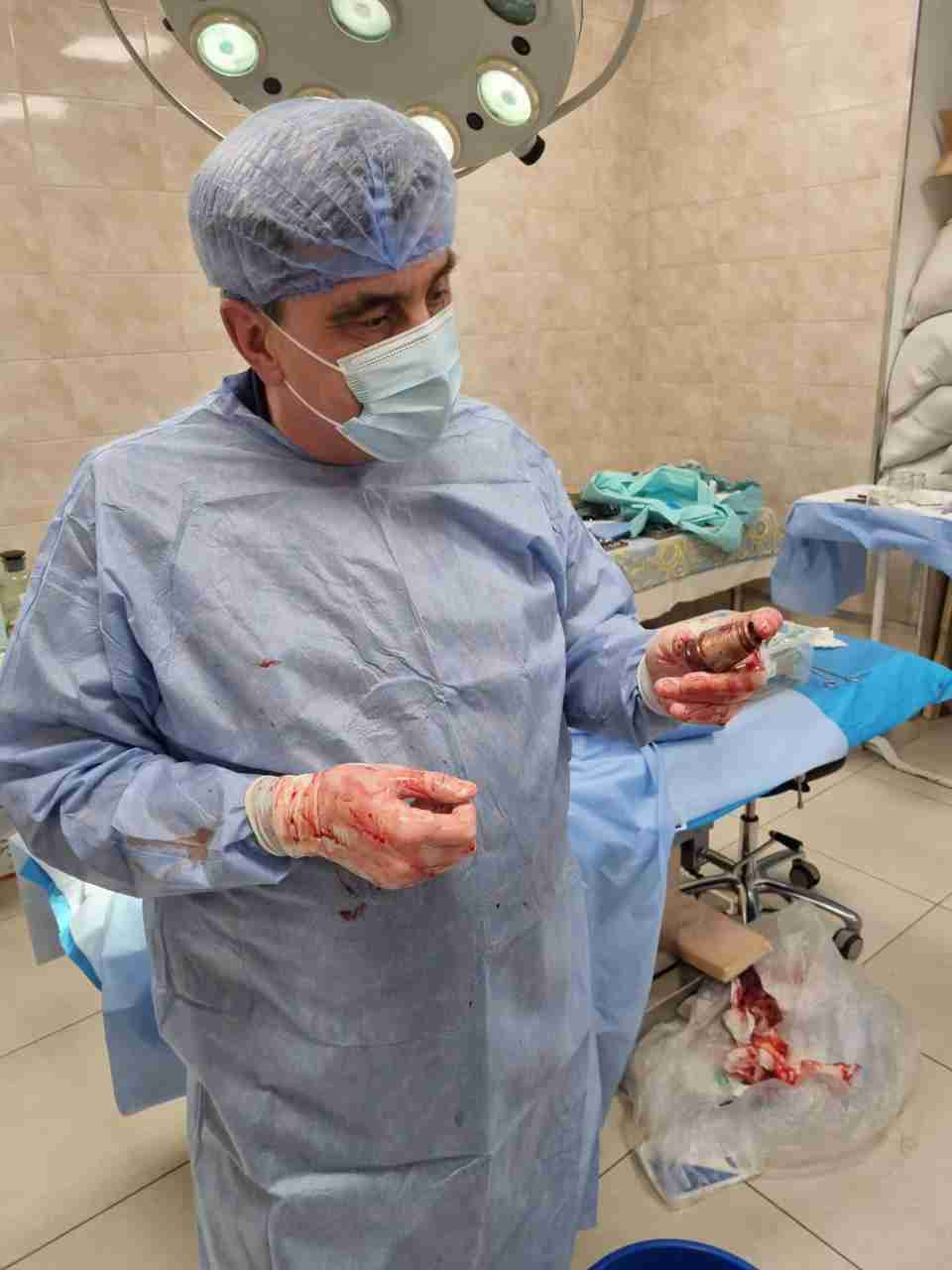 Українські медики видалили з тіла воїна гранату ВОГ (ФОТО)