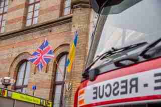 Українські рятувальники отримали від британських колег парк пожежно-рятувальної техніки (ВІДЕО)