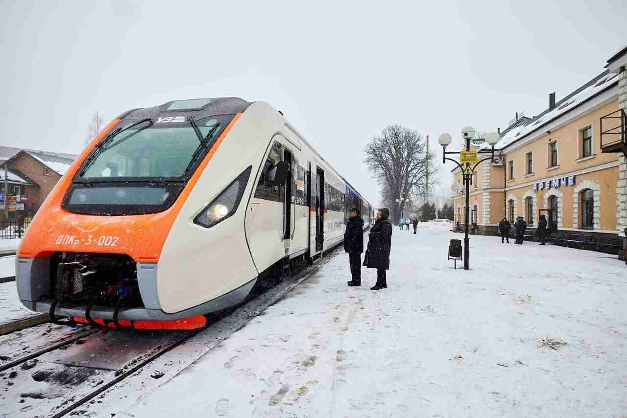 «Укрзалізниця» запустить ще один регіональний поїзд із Львова до Карпат: графік