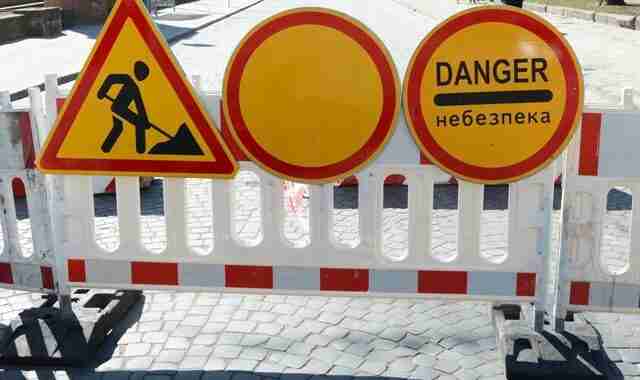 Увага! У Львові ліквідовують аварійні витоки на трьох локаціях: є обмеження і перекриття руху