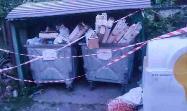 Увага! У Львові розшукують людей, які викинули небезпечні відходи у контейнер