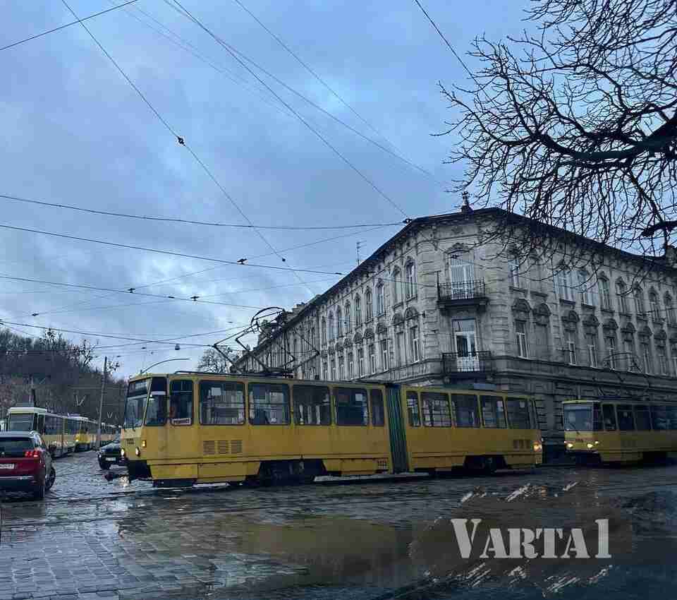 Увага! У Львові тимчасово не курсують трамваї (ВІДЕО, ФОТО)