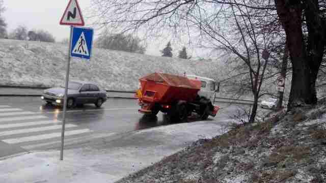 Увага! У Львові завтра на дорогах ожеледиця і налипання мокрого снігу