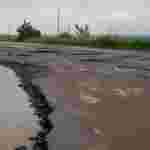 Увірвався терпець. На Прикарпатті селяни перекрили дорогу через відсутність ремонту (фото)