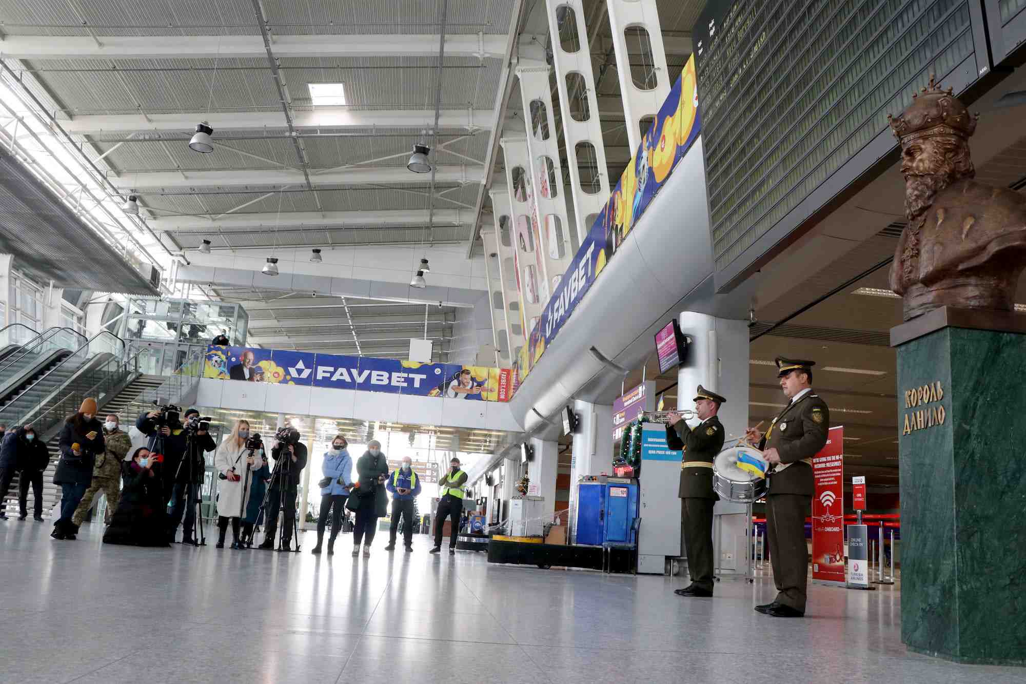 В аеропорті Львова військовослужбовці вшанували пам’ять оборонців Донецького летовища