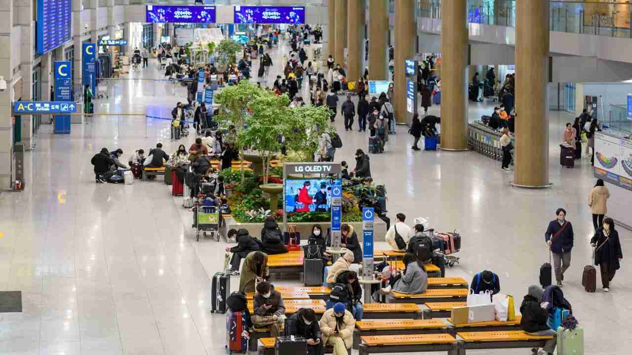 В аеропорту Сеула застрягло п'ятеро росіян, які тікали від мобілізації
