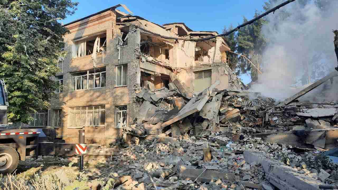 В Харкові російські окупанти знищили школу (ФОТО)