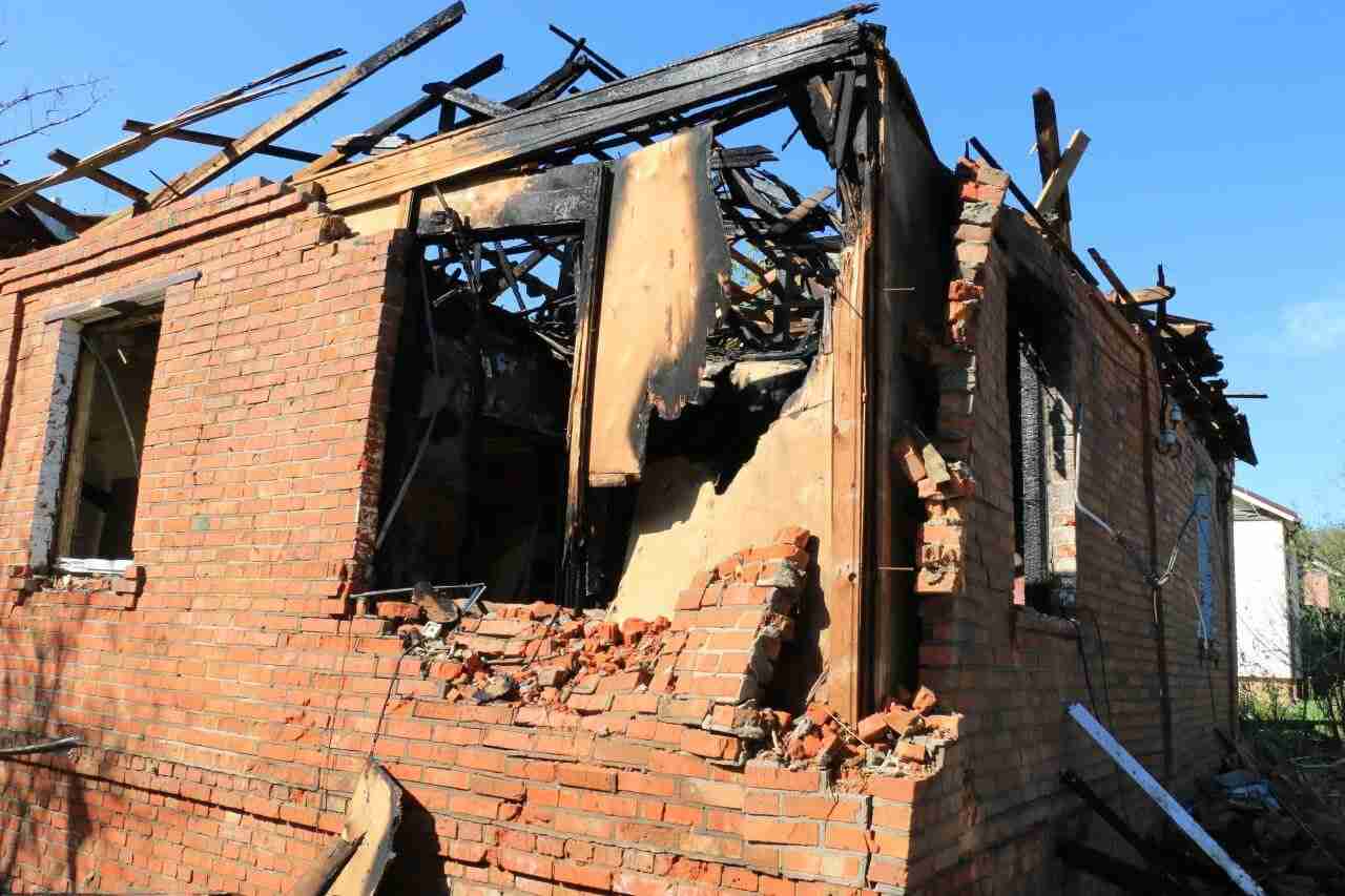 В Харкові російські загарбники обстріляли пожежну частину (ФОТО)