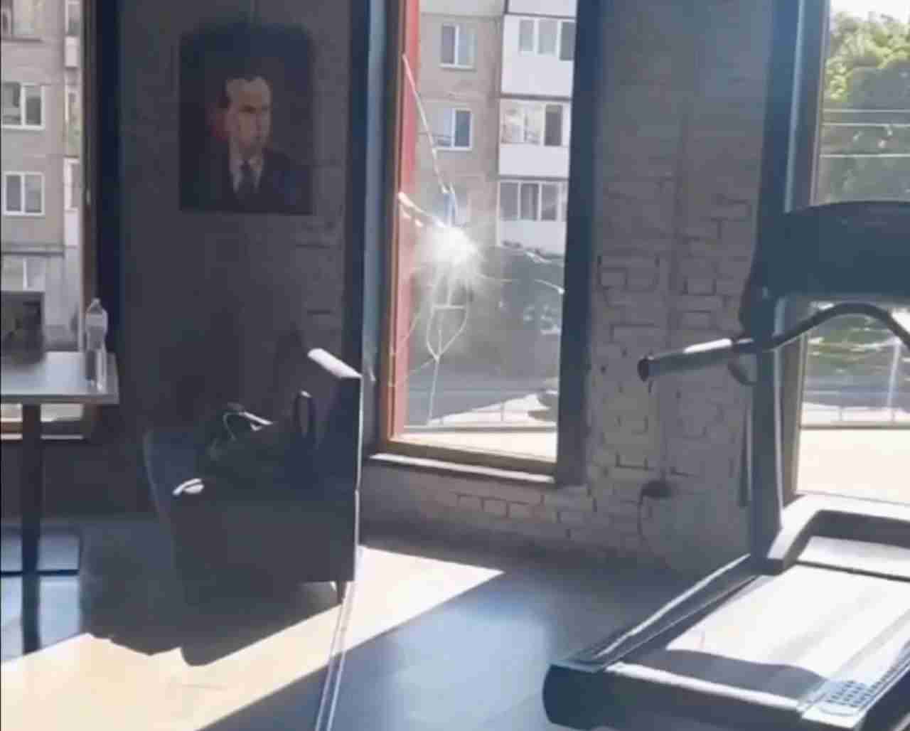 В Івано-Франківську у спортзалі через вікно вистрелили у відвідувача (ФОТО)