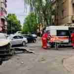 В Івано-Франківську від зіткнення з легковиком перекинулася «швидка»: є постраждалі (фото, відео)